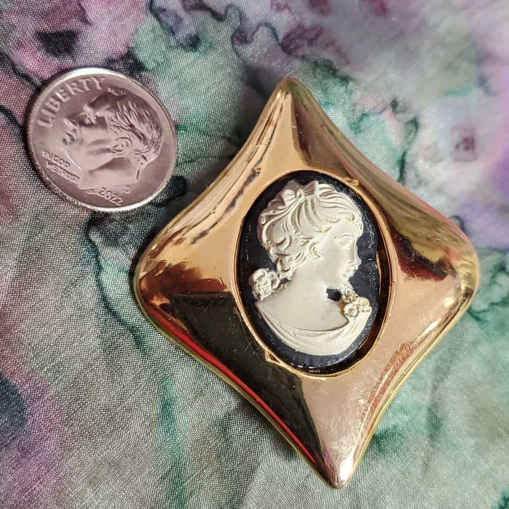 Vintage cameo pin